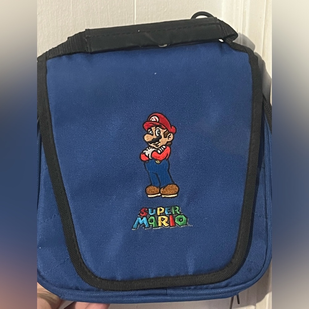 Super Mario Nintendo DS holding case